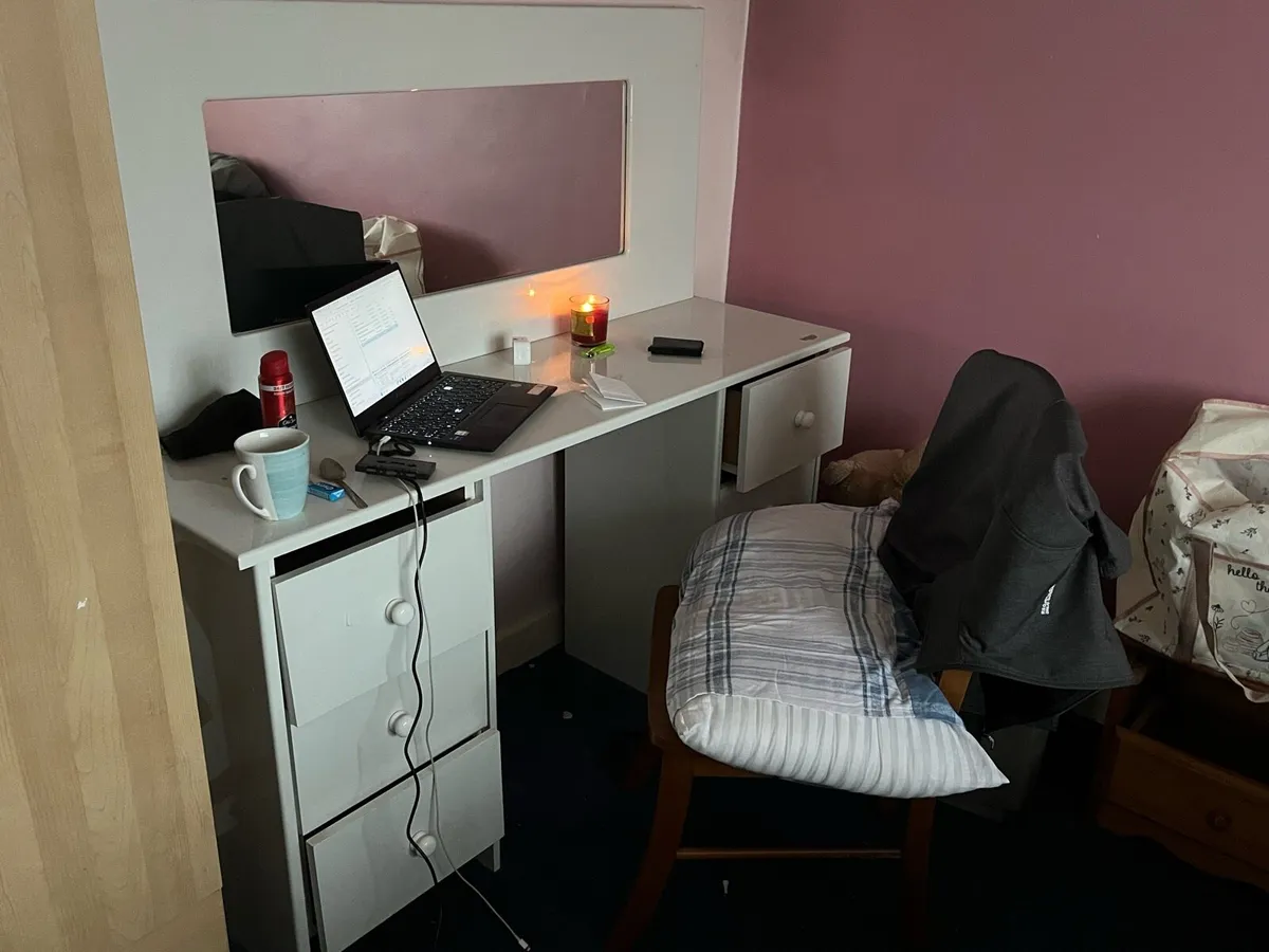 Collection of Furniture - Image 1