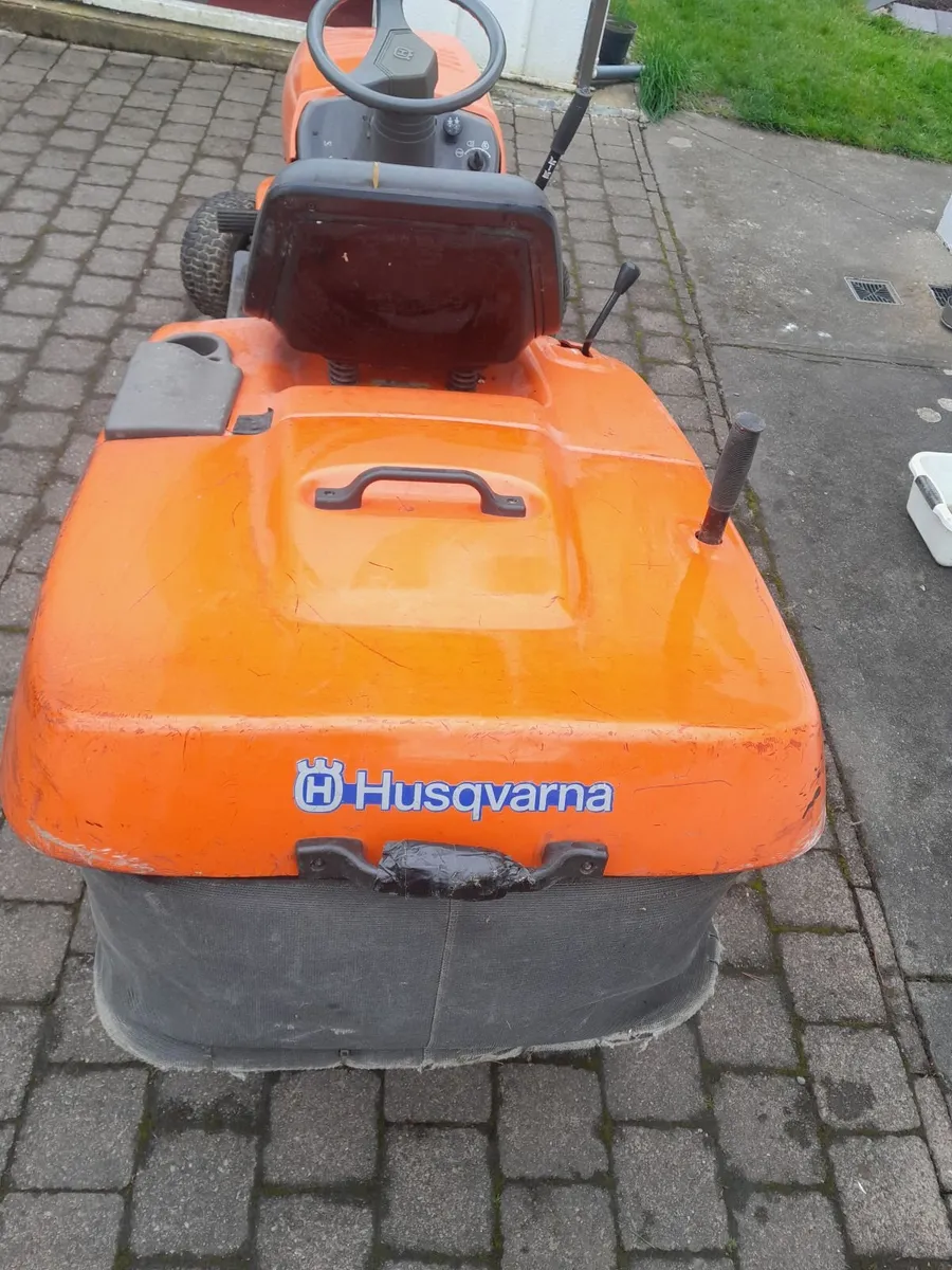 Husqvarna C130 ride on lawnmower. - Image 1