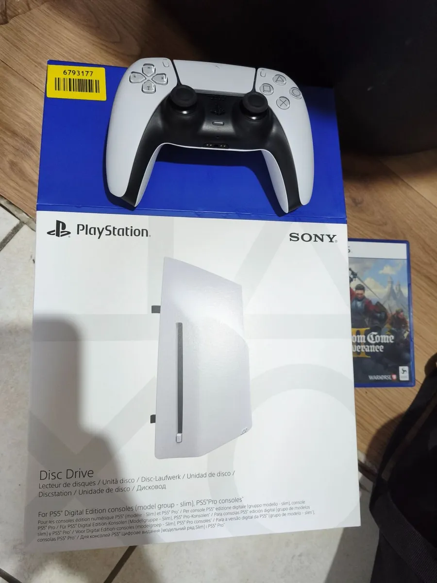 Playstation 5 Pro 2T + Disc Drive + Game - Image 3