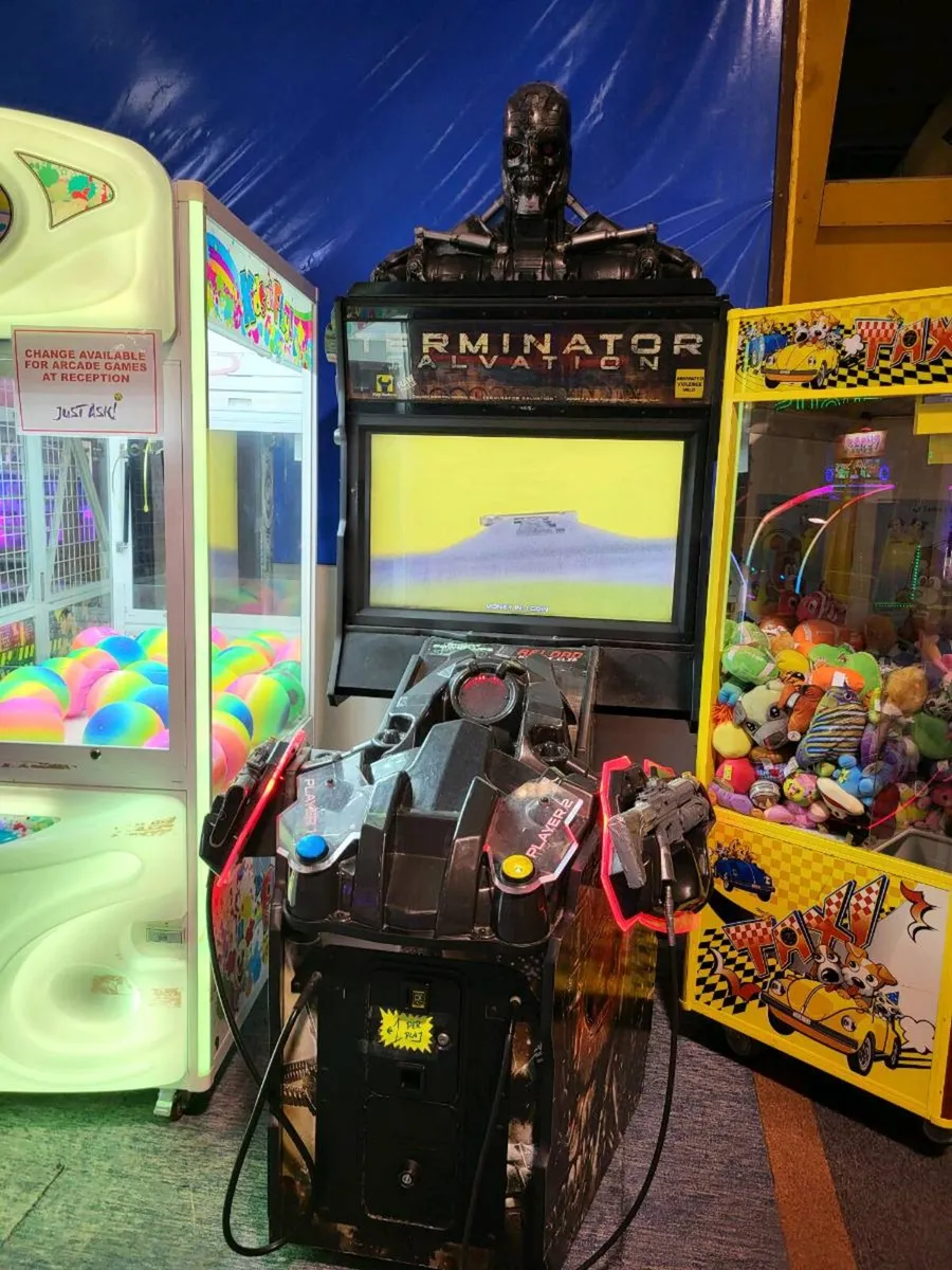 Terminator salvation arcade twin gun game for sale - Image 2