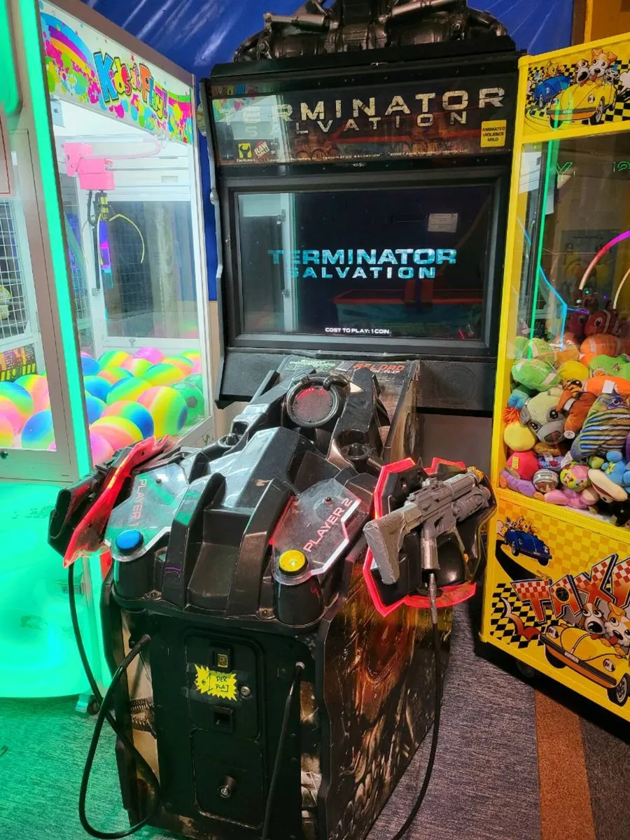 Terminator salvation arcade twin gun game for sale - Image 1