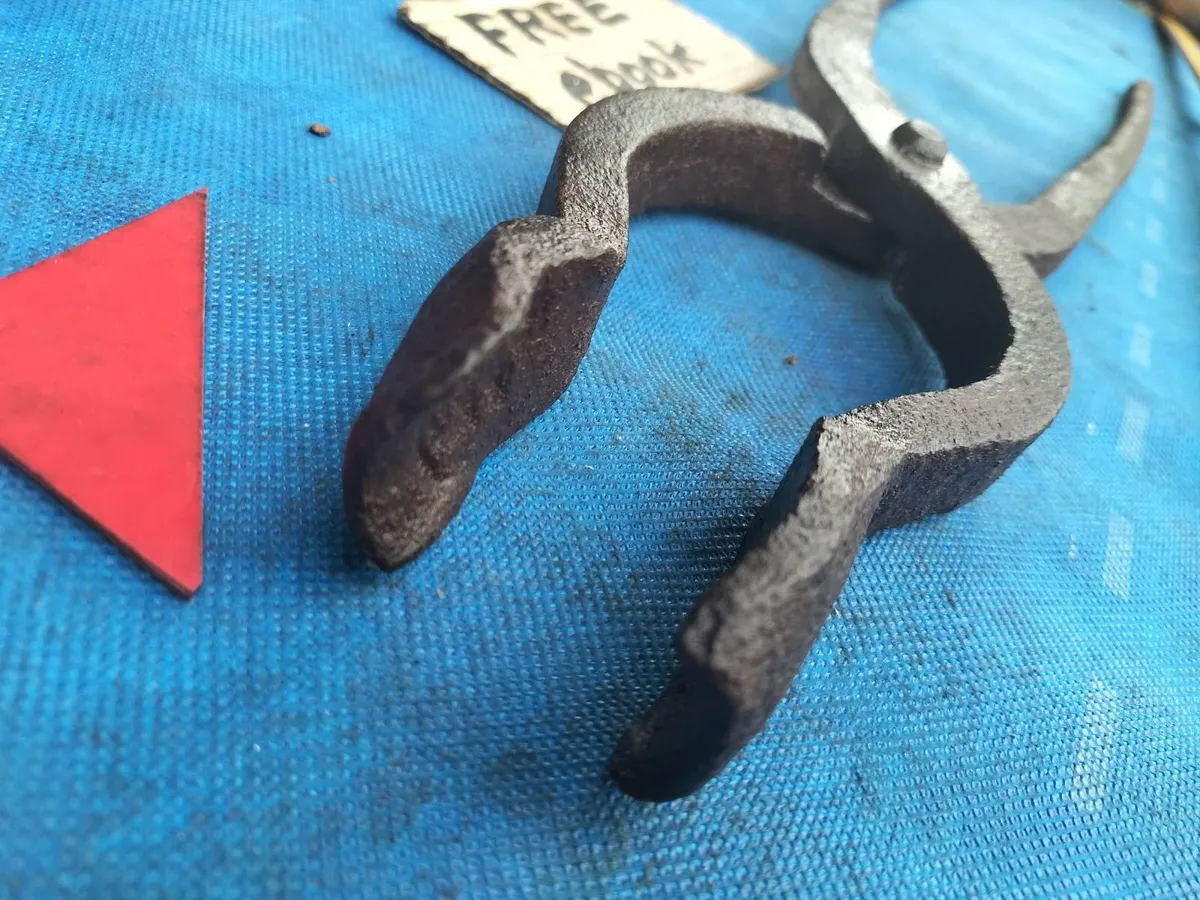 Blacksmiths Bolt Tongs - Image 4