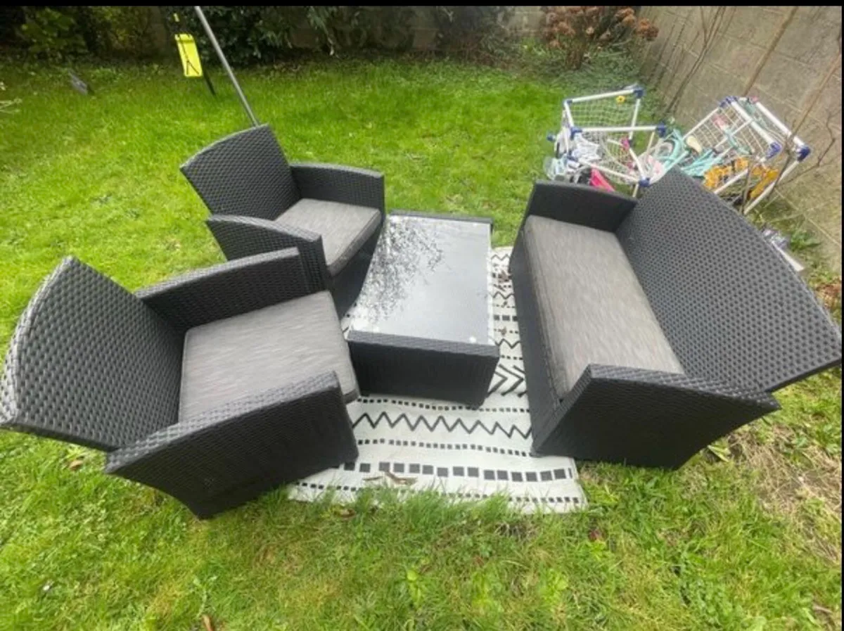 Garden furniture - Image 1