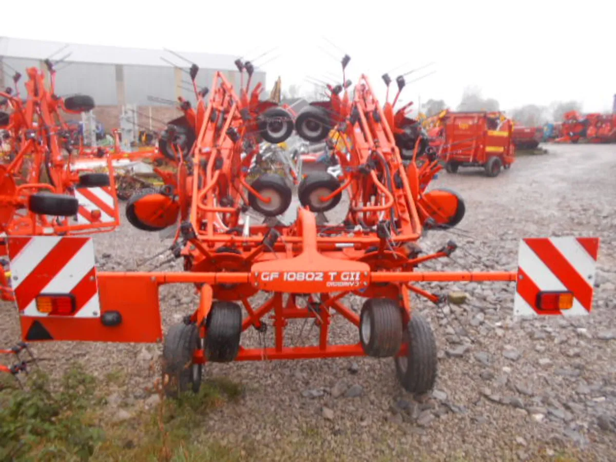 KUHN GF10802T TRAILED TEDDER, 2015 - Image 3