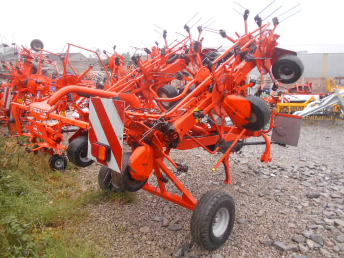 KUHN GF10802T TRAILED TEDDER, 2015 - Image 2