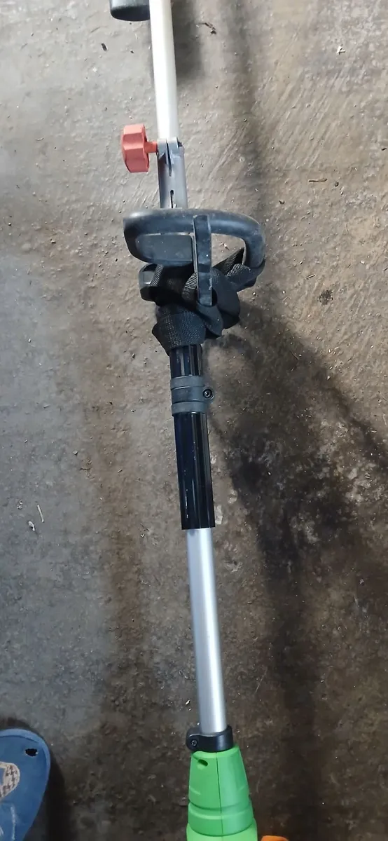 Long reach Hedge Trimmer - Image 3