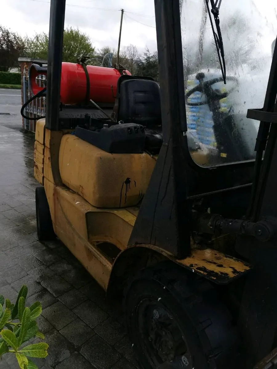 Forklift - Image 4