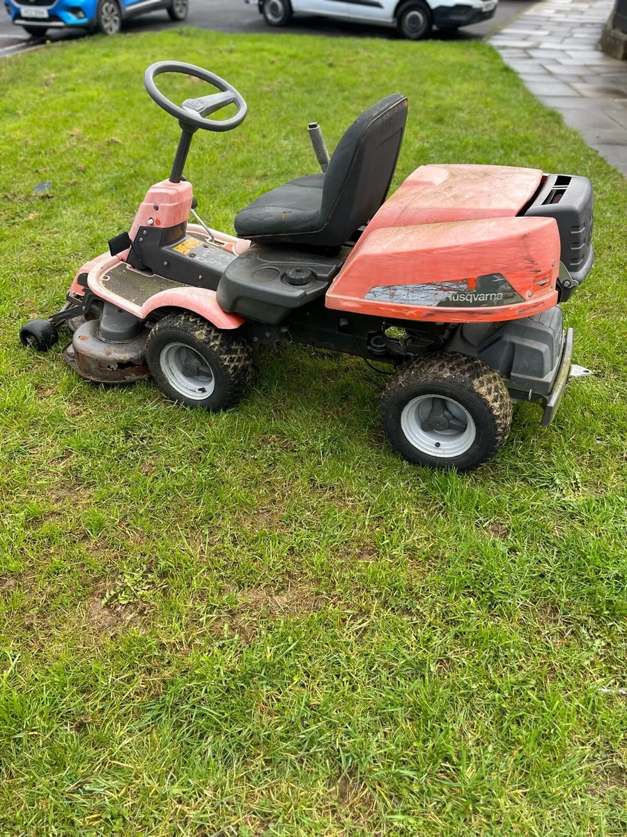 Husqvarna R13C ride on lawnmower - Image 4