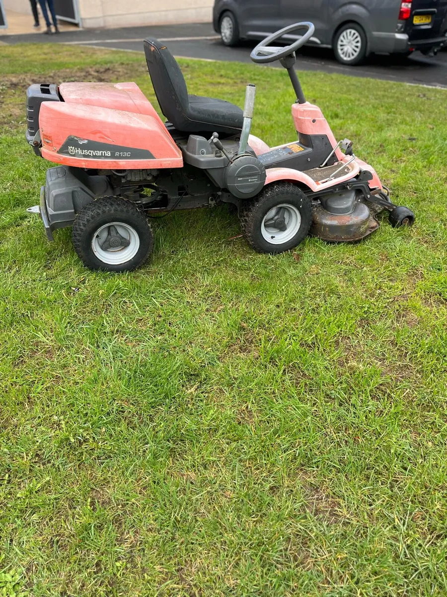 Husqvarna R13C ride on lawnmower - Image 3