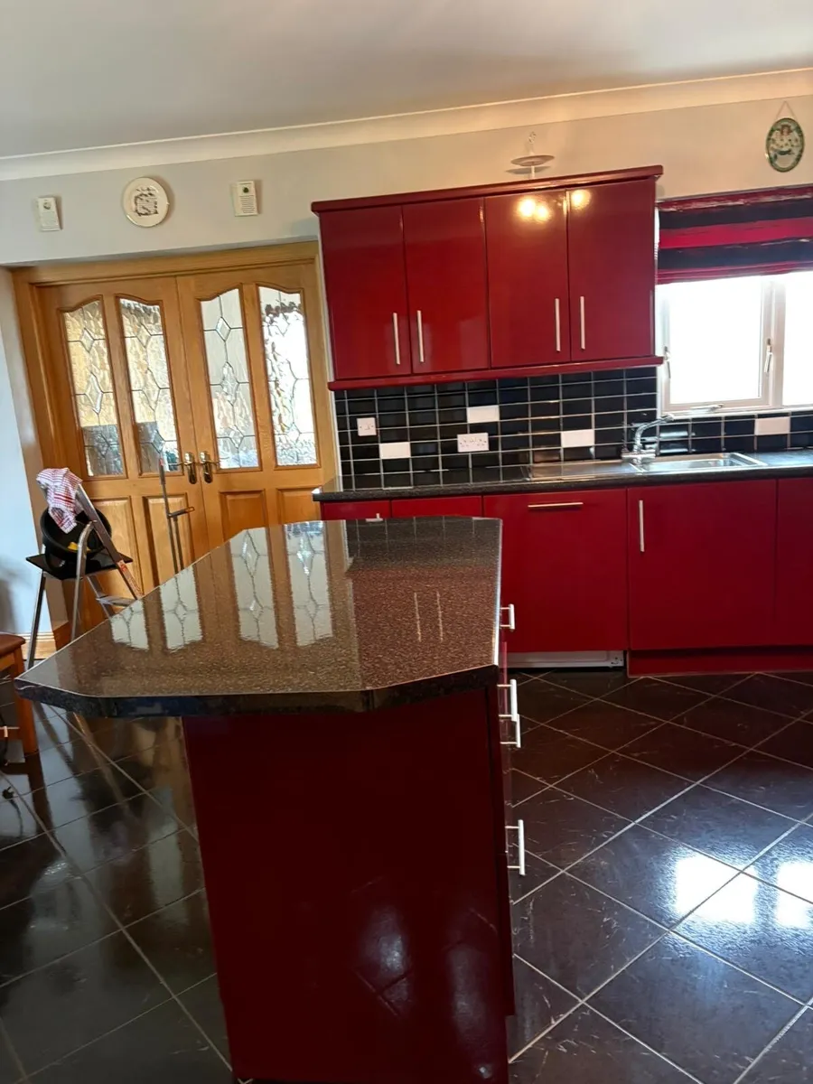 Kitchen for sale in very good condo - Image 1