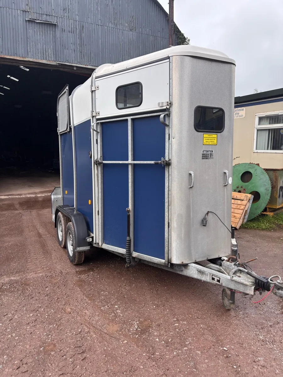 Horse box - Image 1