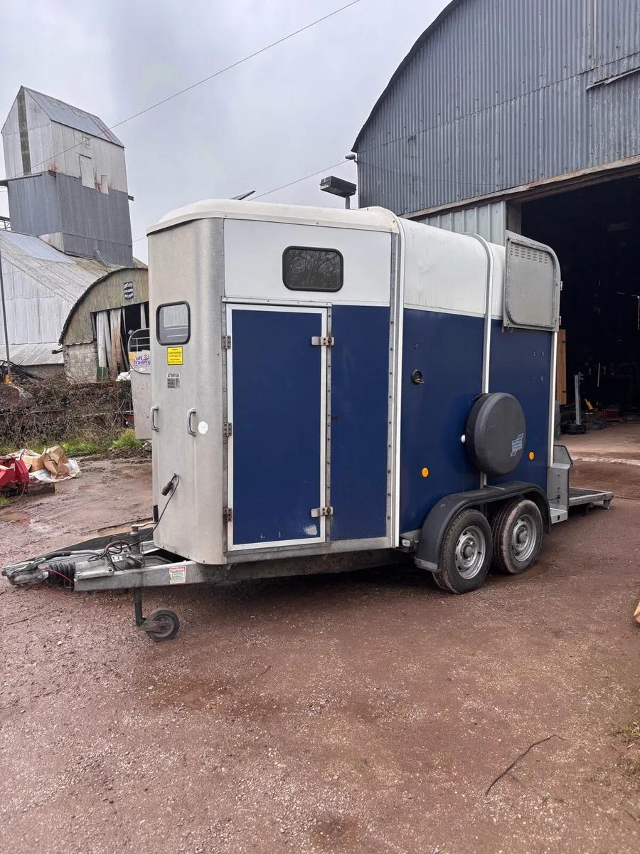 Horse box - Image 2