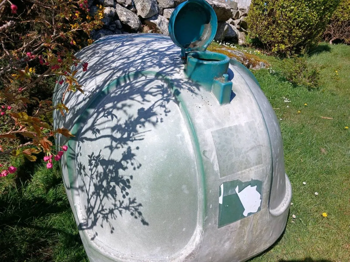 Oil tanks 1500 litres - Image 1