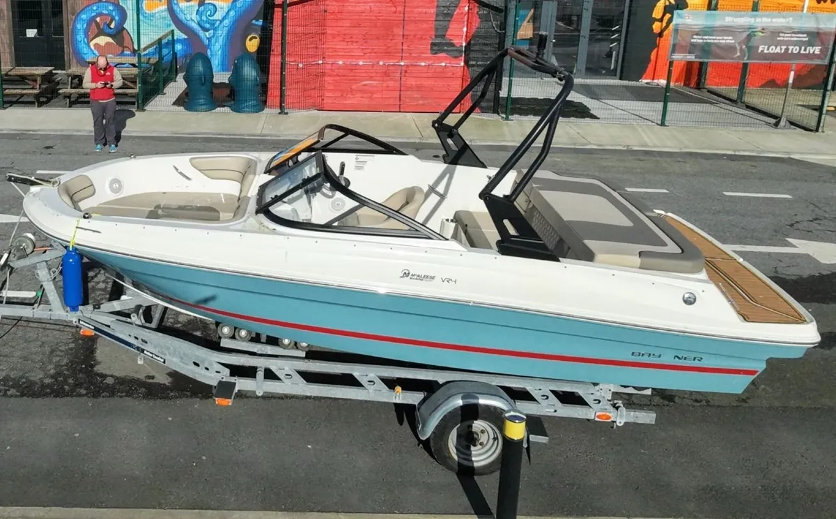 2021 Bayliner VR4 Bowrider low engine hours - Image 2
