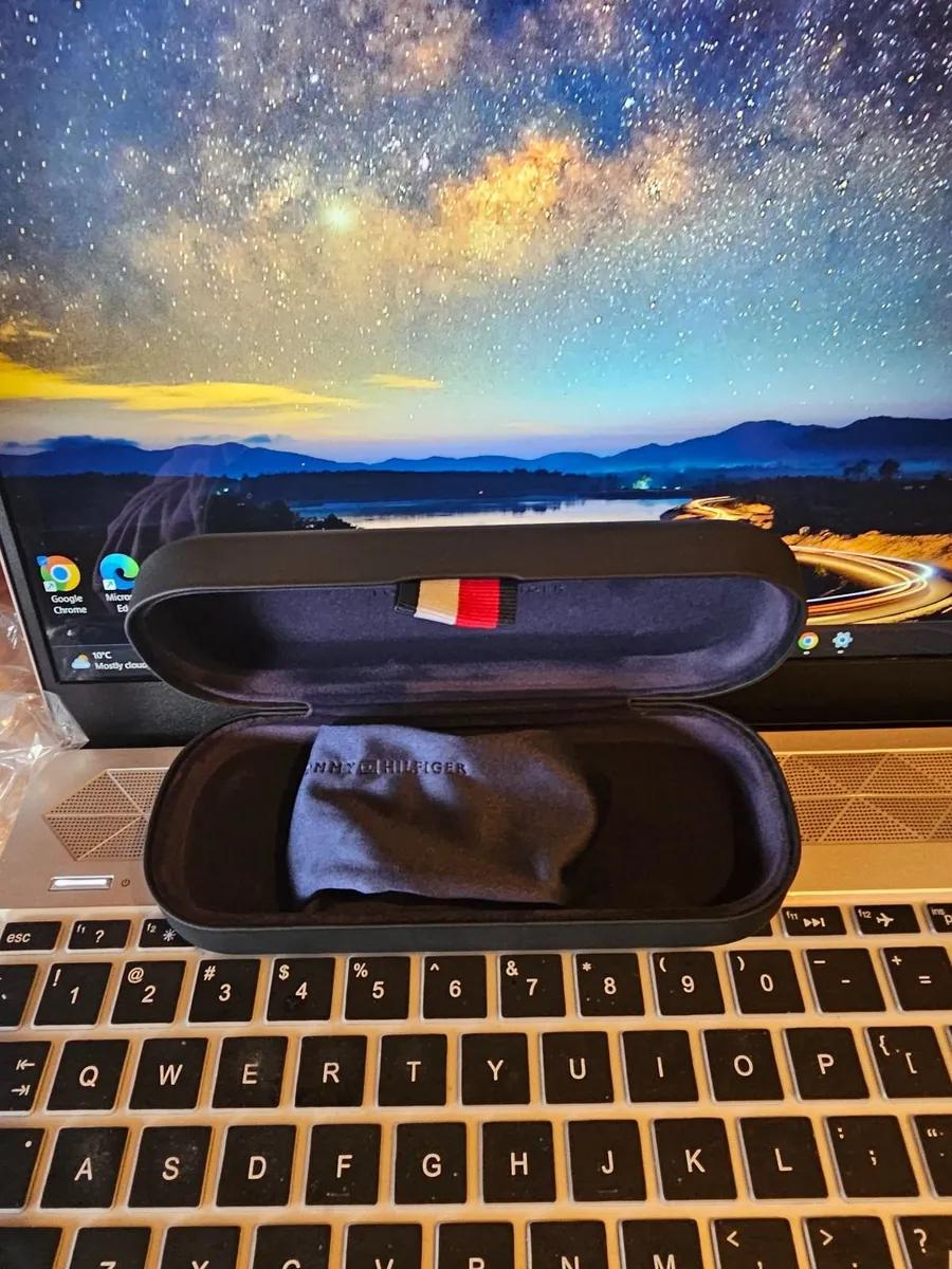 Tommy Hilfiger Glasses Case With Cleaning Cloth - Image 1