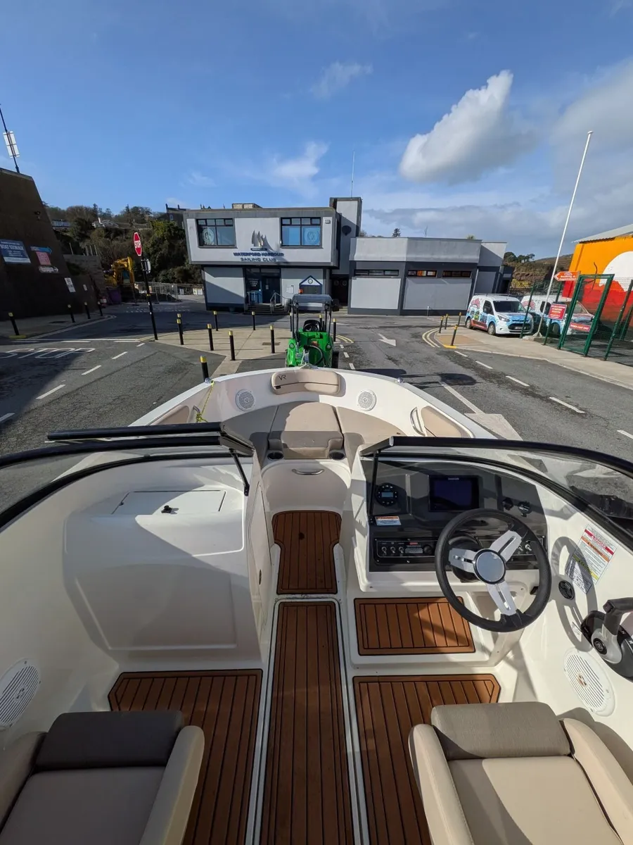 2021 Bayliner VR4 Bowrider low engine hours - Image 4