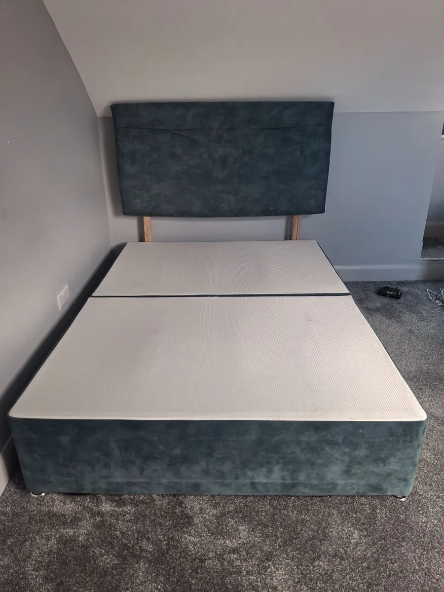 5 foot 6 double bed base and headboard - Image 1