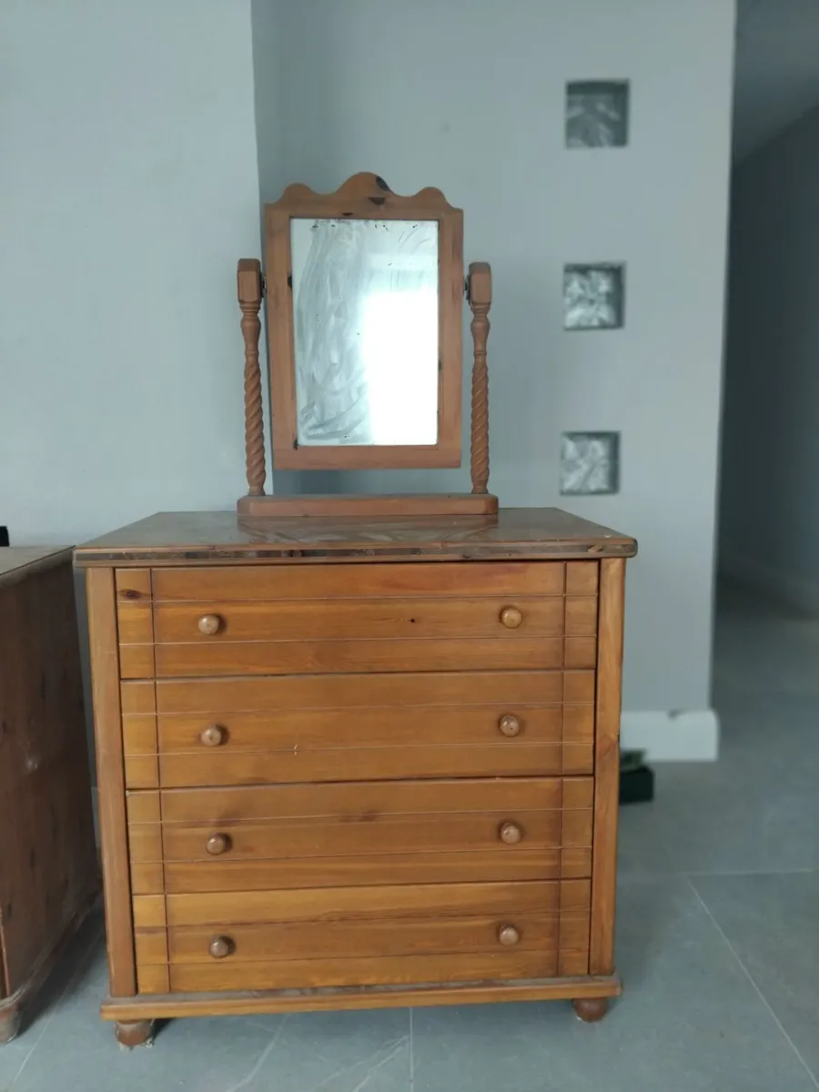 Pine drawer dresser - Image 2