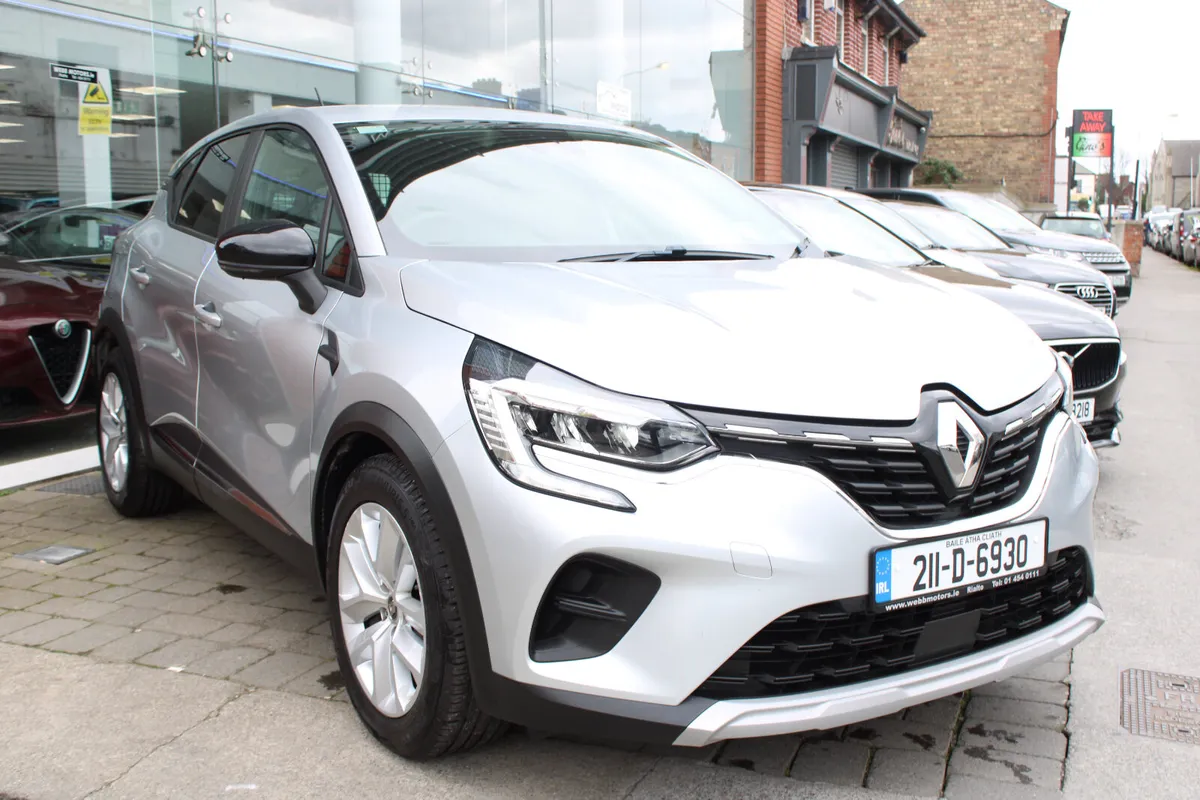 Renault Captur 1.5L PLAY COMMERCIAL CAR/VAN - Image 1