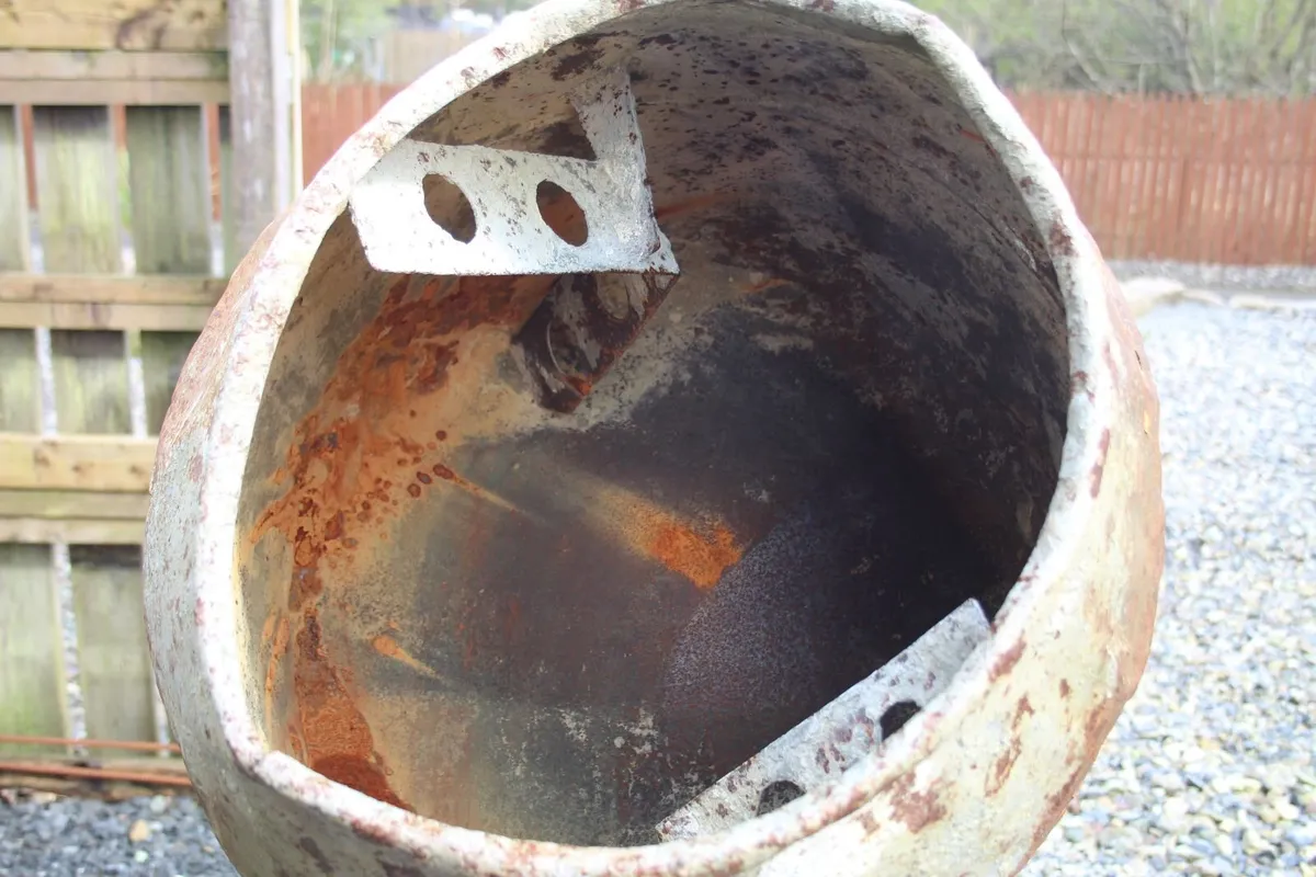 CEMENT MIXER - Image 1