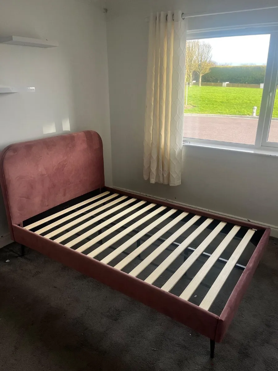 Bed frame - Image 1