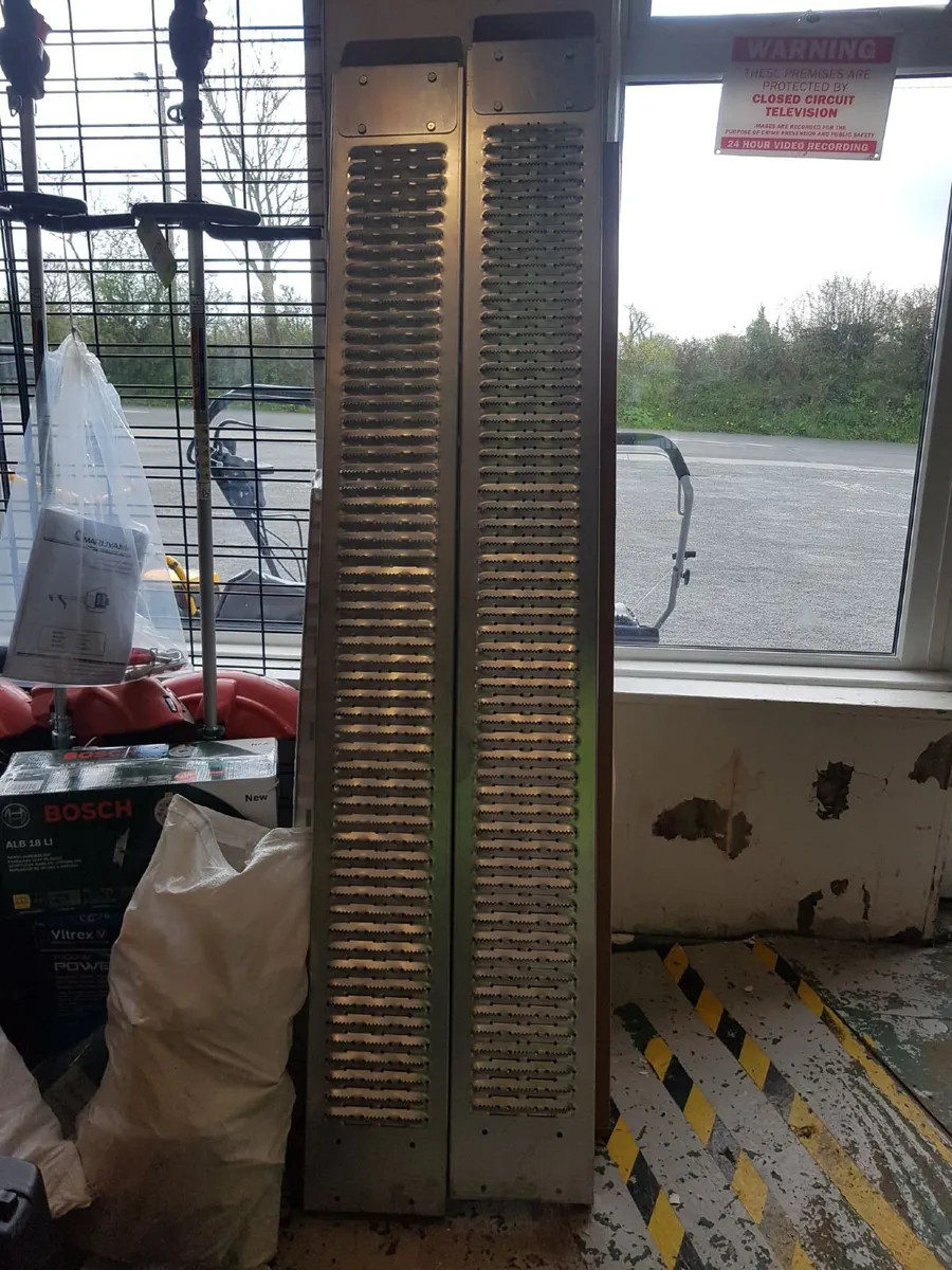SET OF LOADING RAMPS - FOR SALE - Image 1