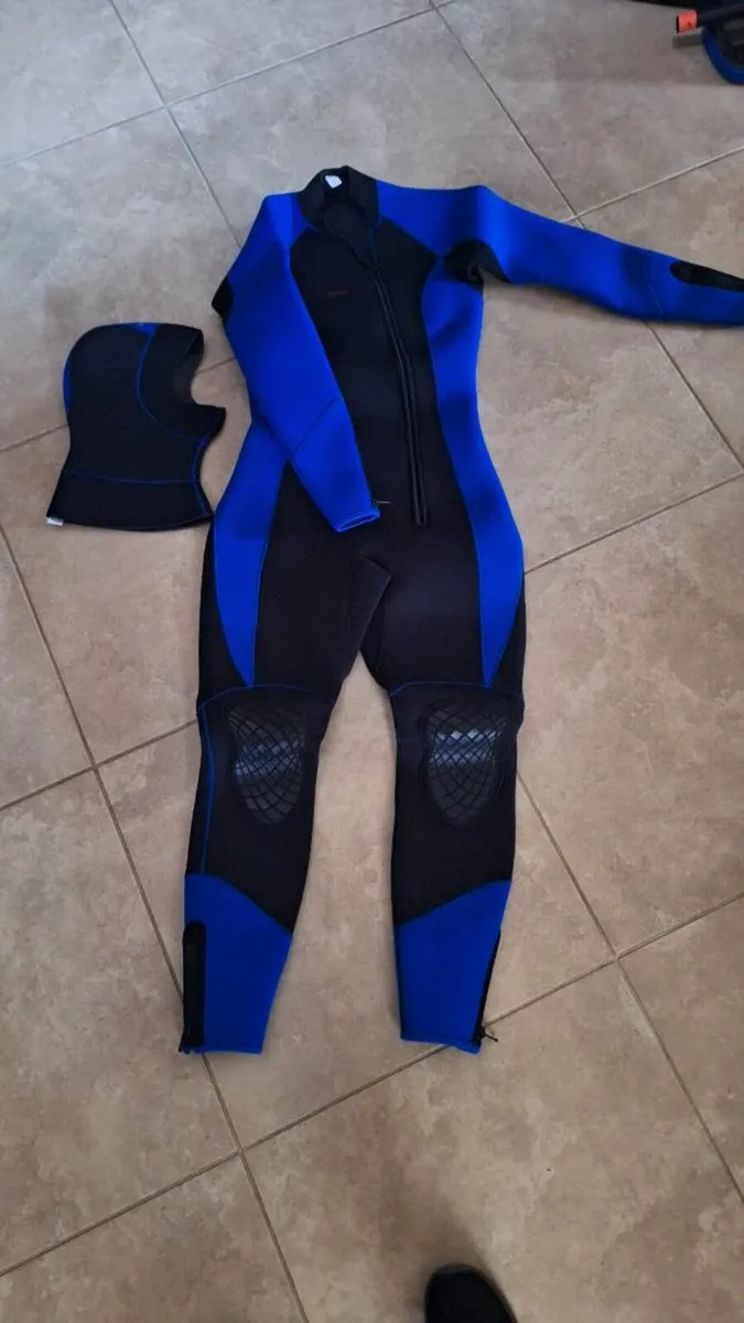 WET SUITS - Image 4