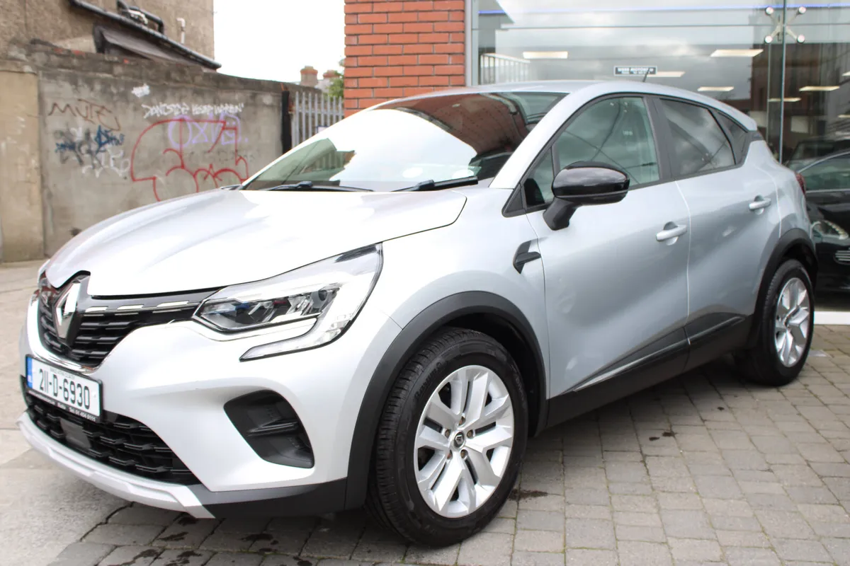 Renault Captur 1.5D PLAY COMMERCIAL CAR/VAN - Image 3