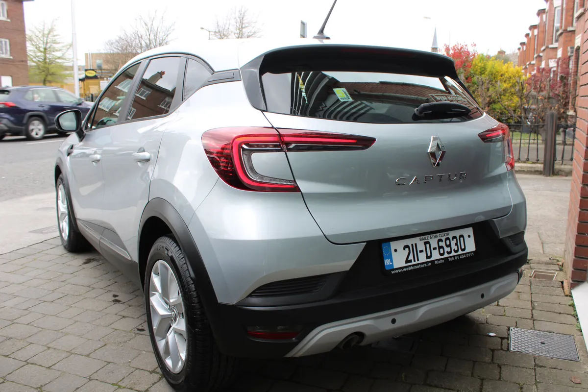 Renault Captur 1.5D PLAY COMMERCIAL CAR/VAN - Image 4