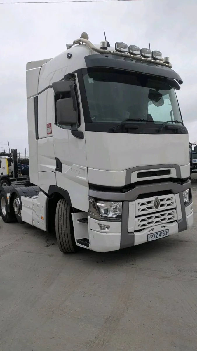 Renault T520 6x2 tractor - Image 2