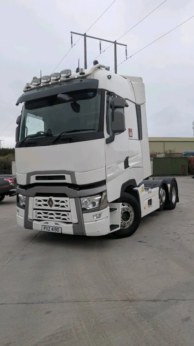 Renault T520 6x2 tractor - Image 1