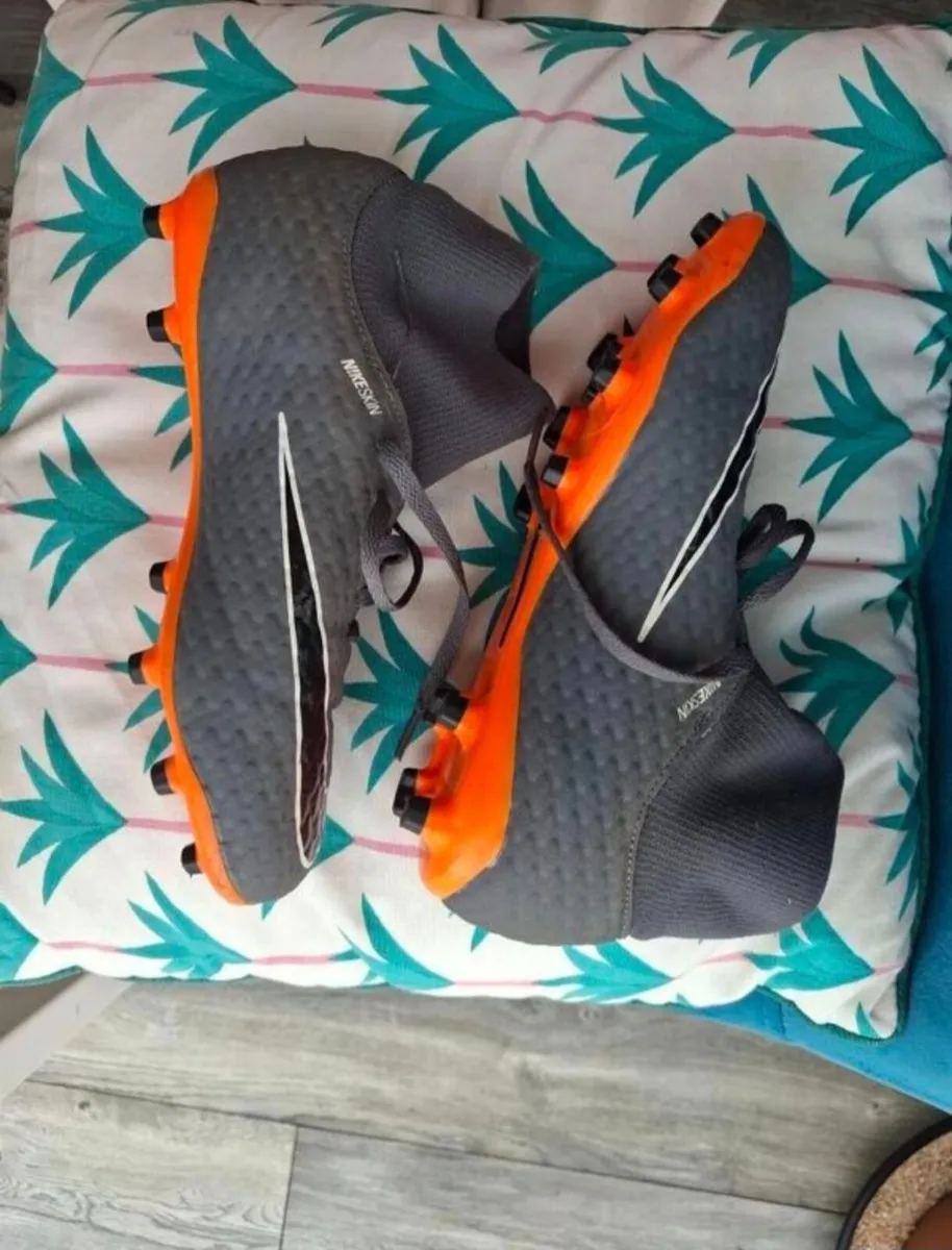 Football boots size 5UK - Image 2