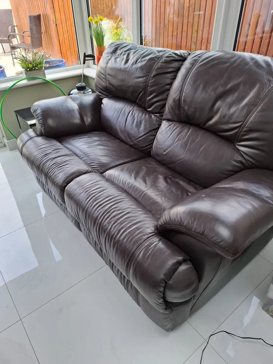 Leather couch - Image 2