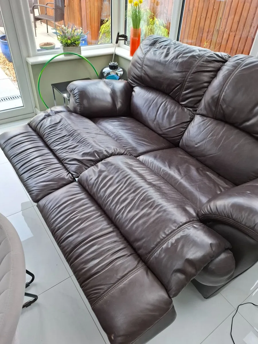 Leather couch - Image 1