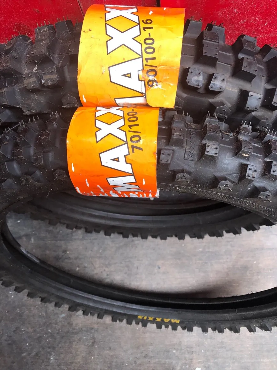 Selection New  Tyres Classic parts - Image 1