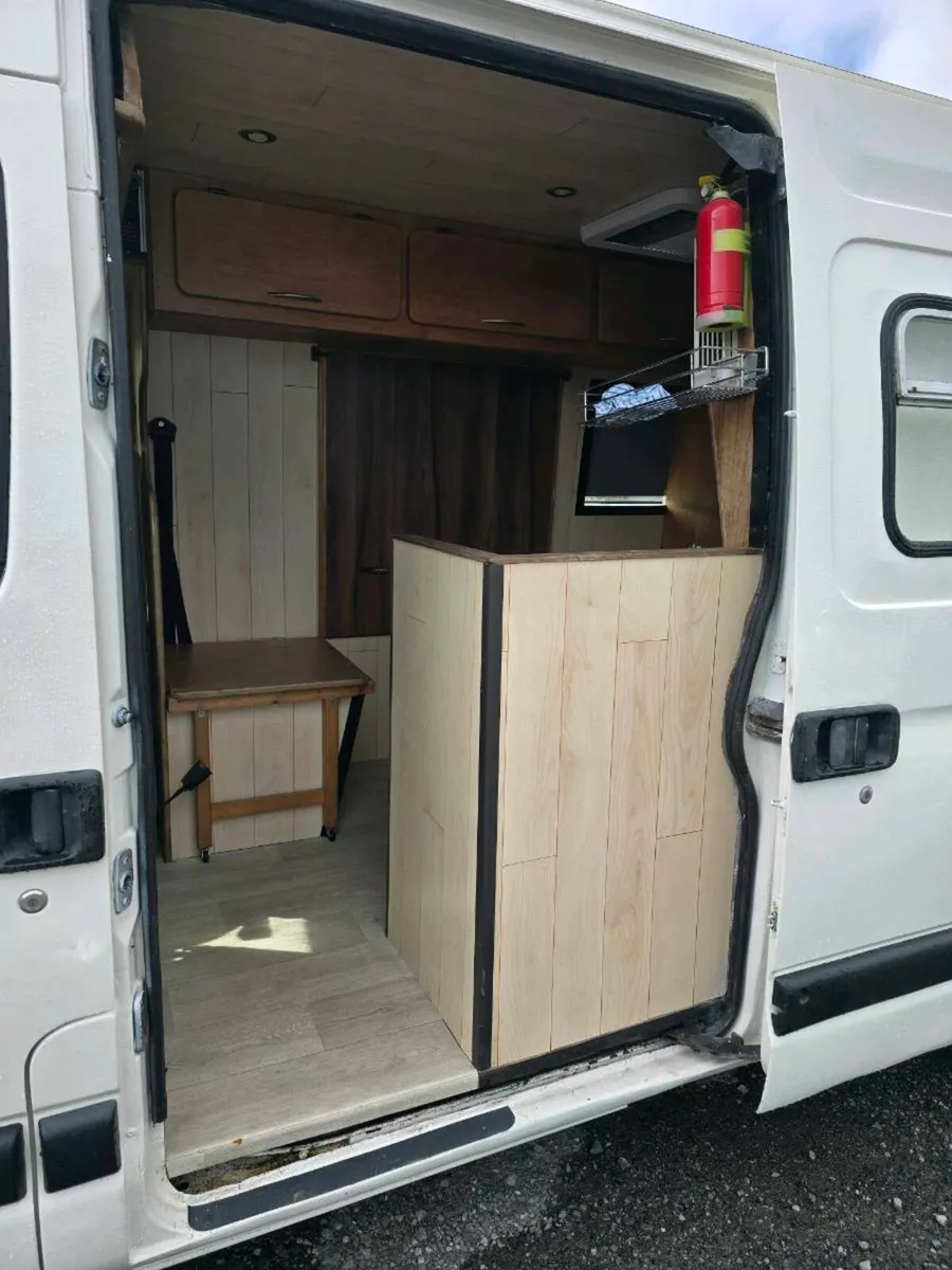 Renault master campervan - Image 4