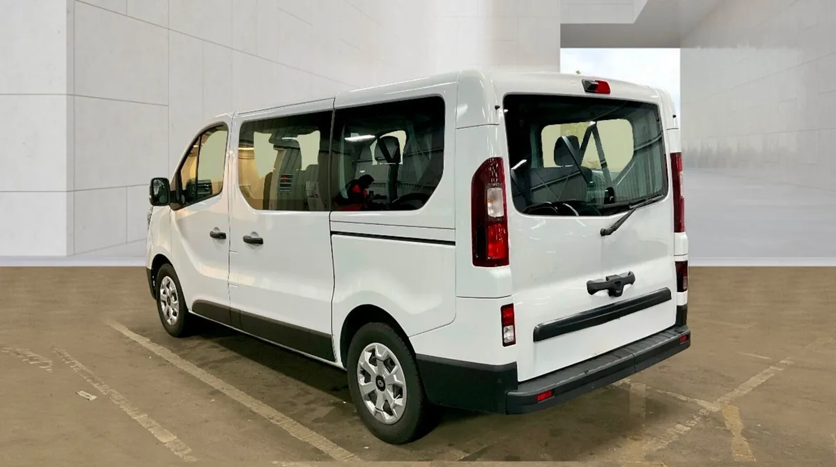 2025 RENAUT TRAFIC AUTO 9 SEATER - Image 2