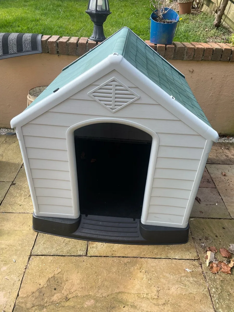 Dog house - Image 1