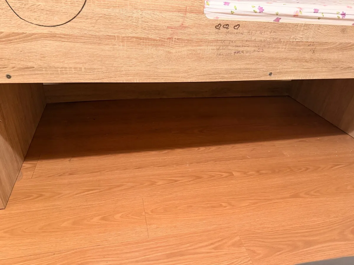 Single bed - Image 2