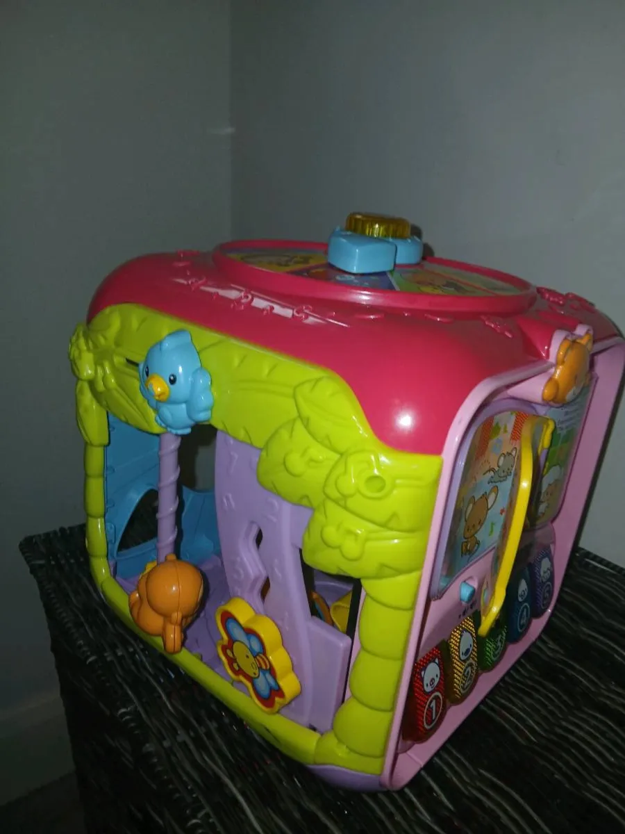 V Tech - Sort & Discover Activity Cube - Image 1