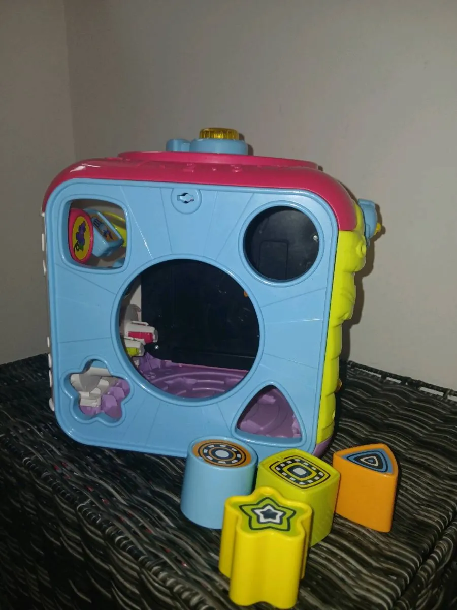 V Tech - Sort & Discover Activity Cube - Image 3