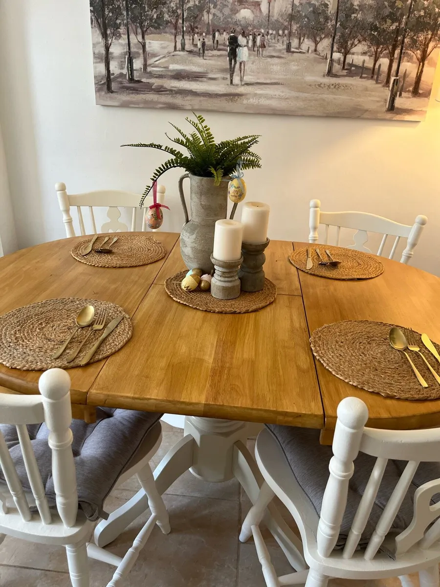 Extendable table and chairs set - Image 2