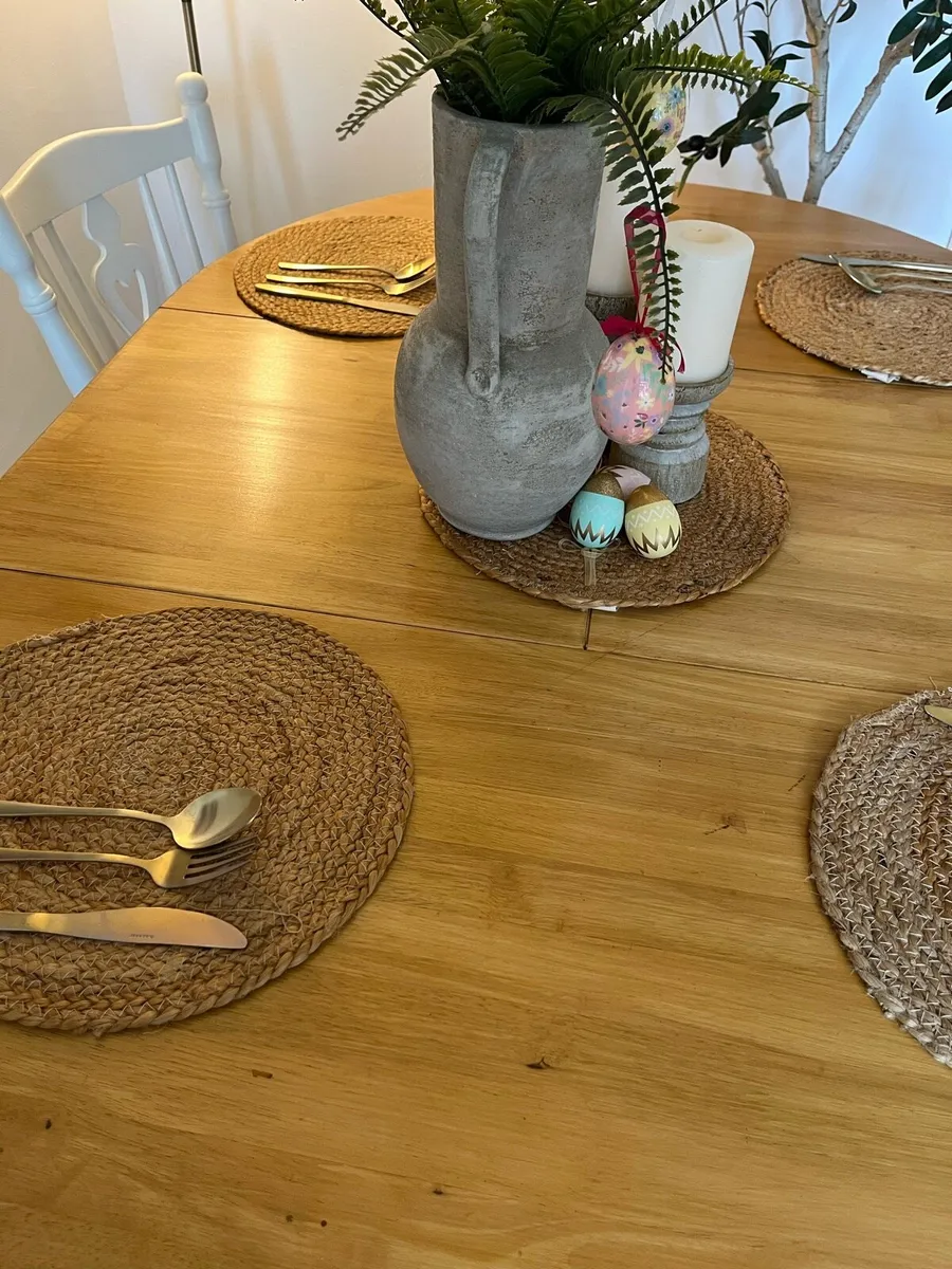 Extendable table and chairs set - Image 3