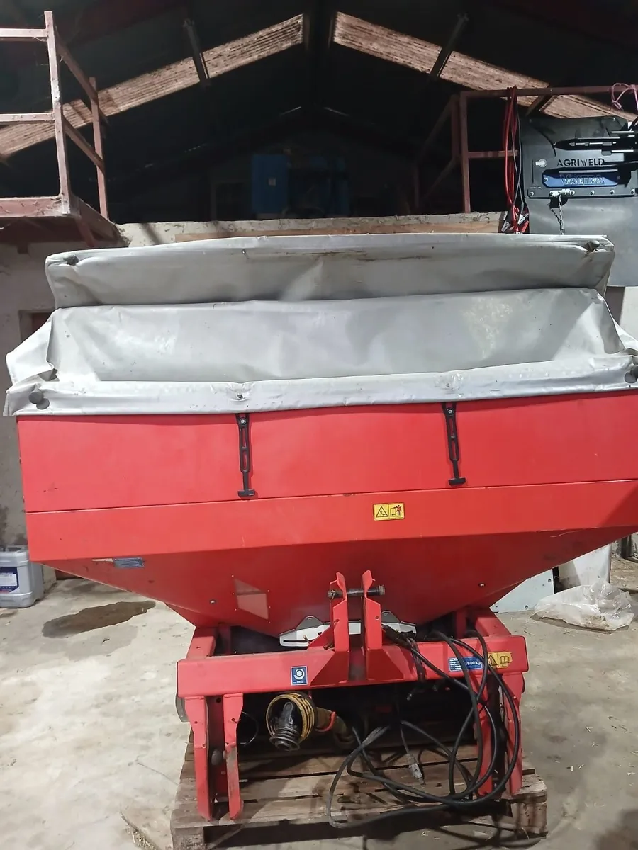 Kuhn MDS 935 Fertilizer sower - Image 1