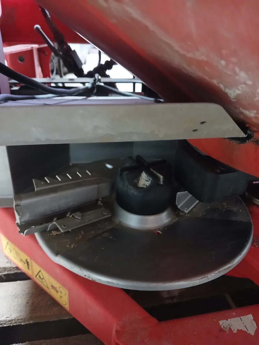 Kuhn MDS 935 Fertilizer sower - Image 4
