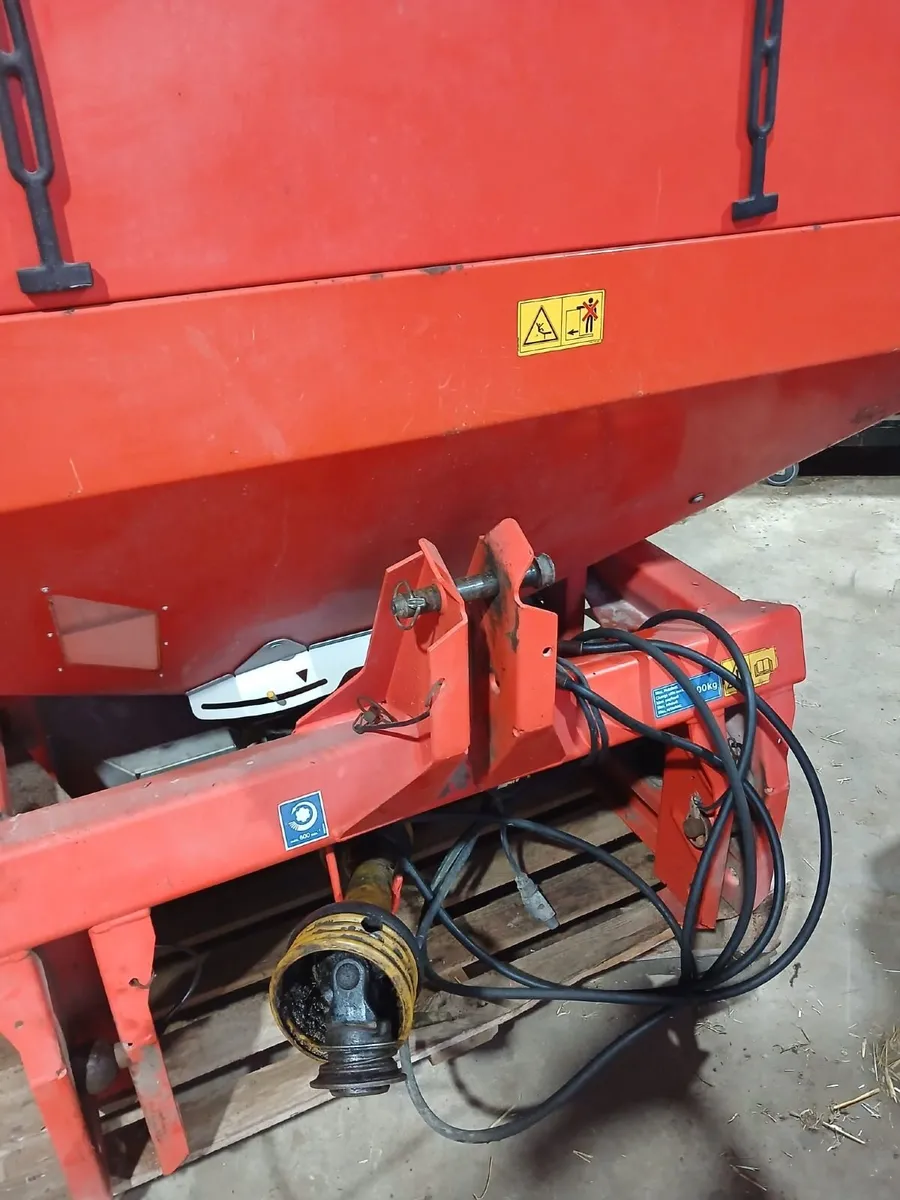 Kuhn MDS 935 Fertilizer sower - Image 3