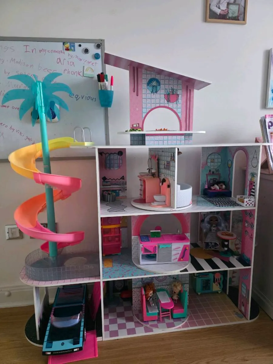 Doll house - Image 1
