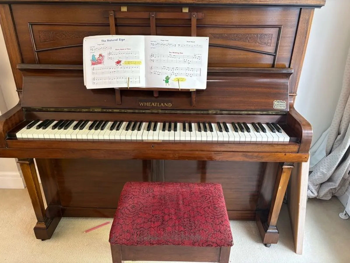 Family piano - Image 1