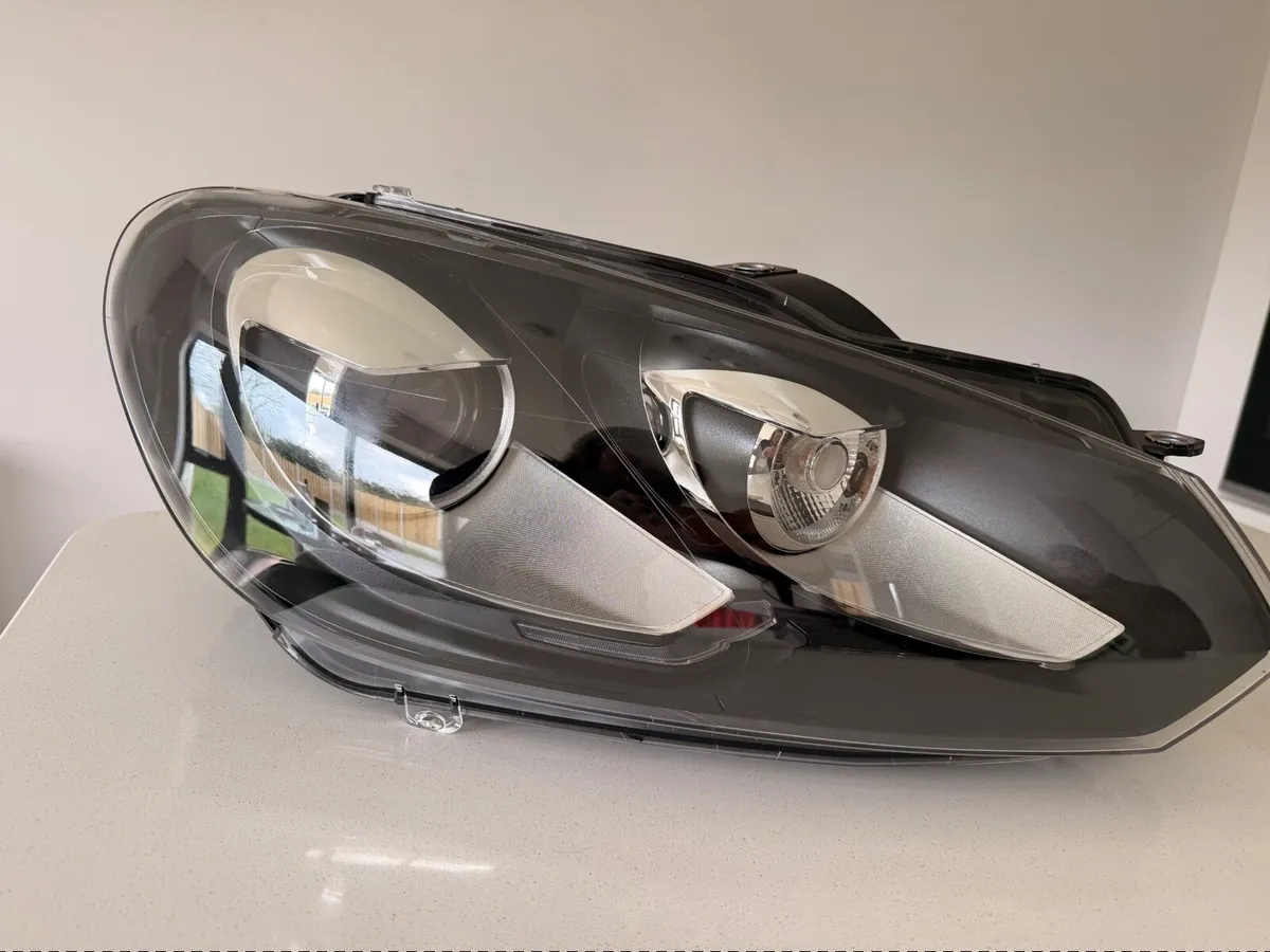 Volkswagen Golf headlight Mk6  (2008–2016) - Image 1