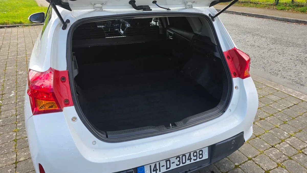 2014 Toyota Auris 1.4 D4D - DOE & TAX - Image 3